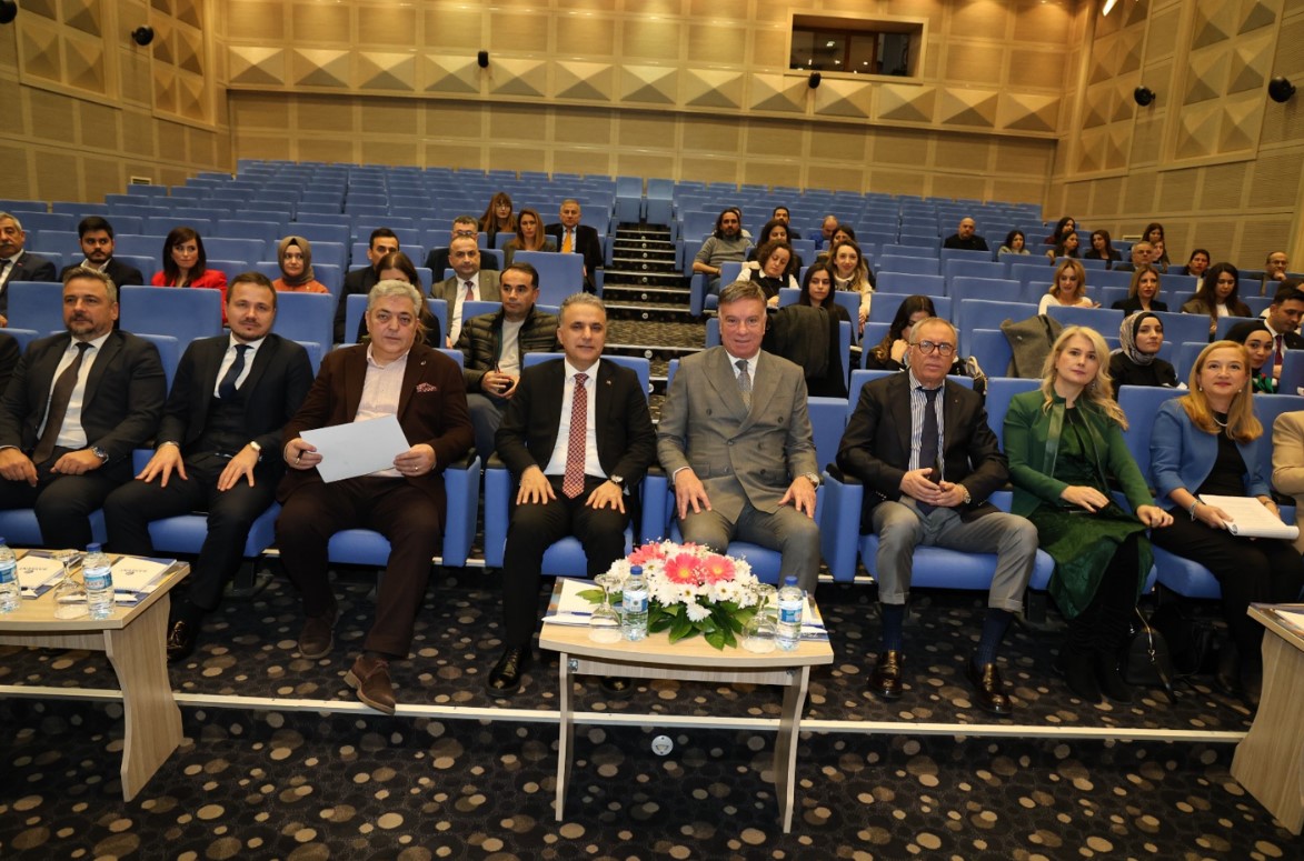 Geleceği Kuran Genç Kadınlar